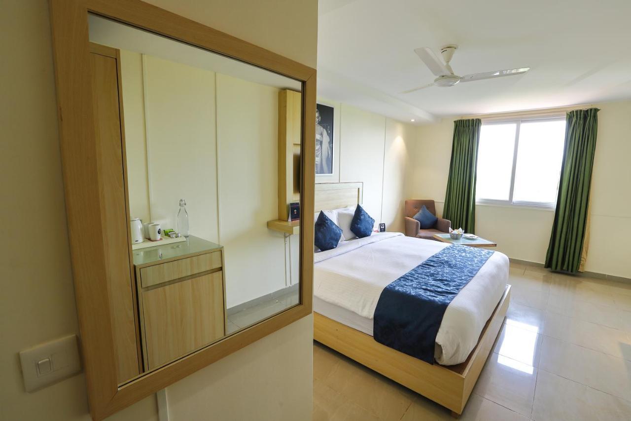 Zip By Spree Hotels Hyde Goa Кандолим Екстериор снимка