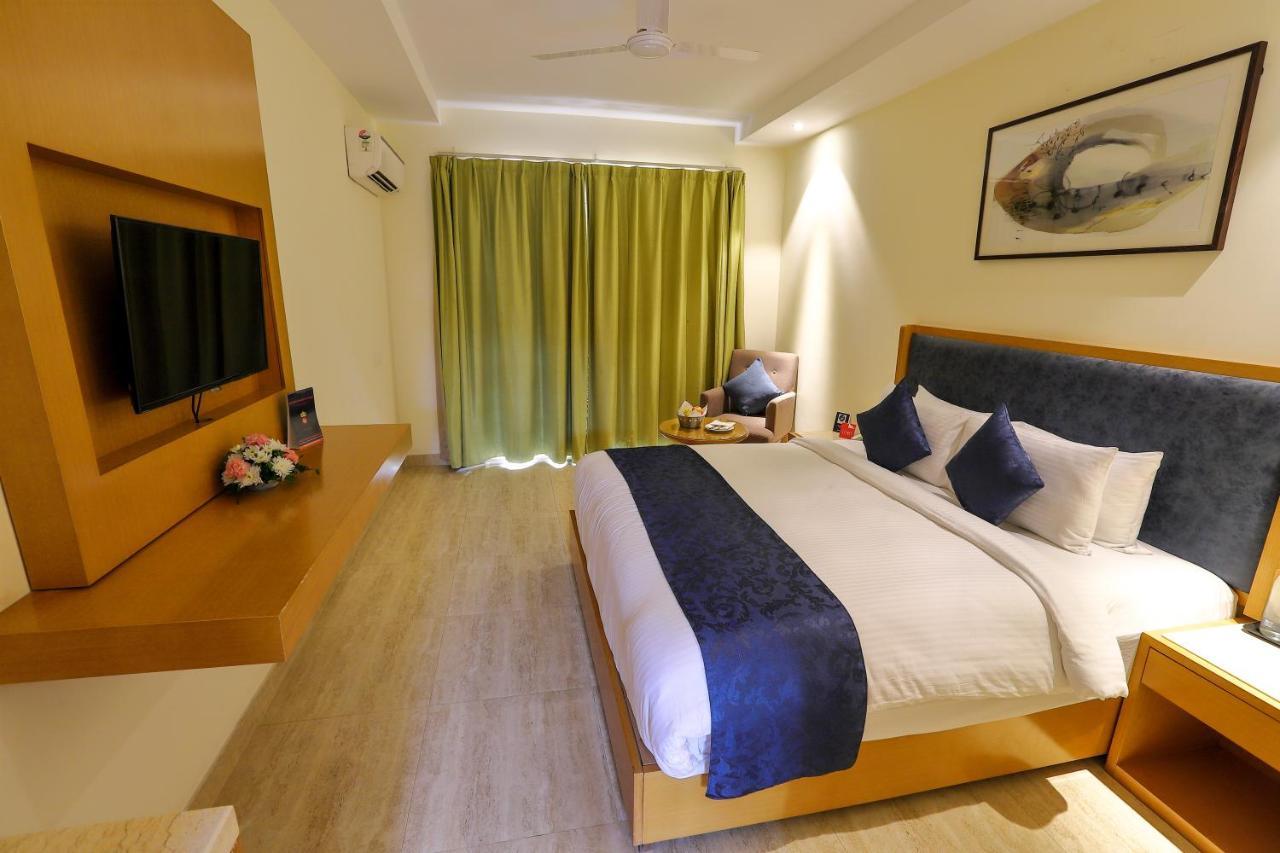 Zip By Spree Hotels Hyde Goa Кандолим Екстериор снимка