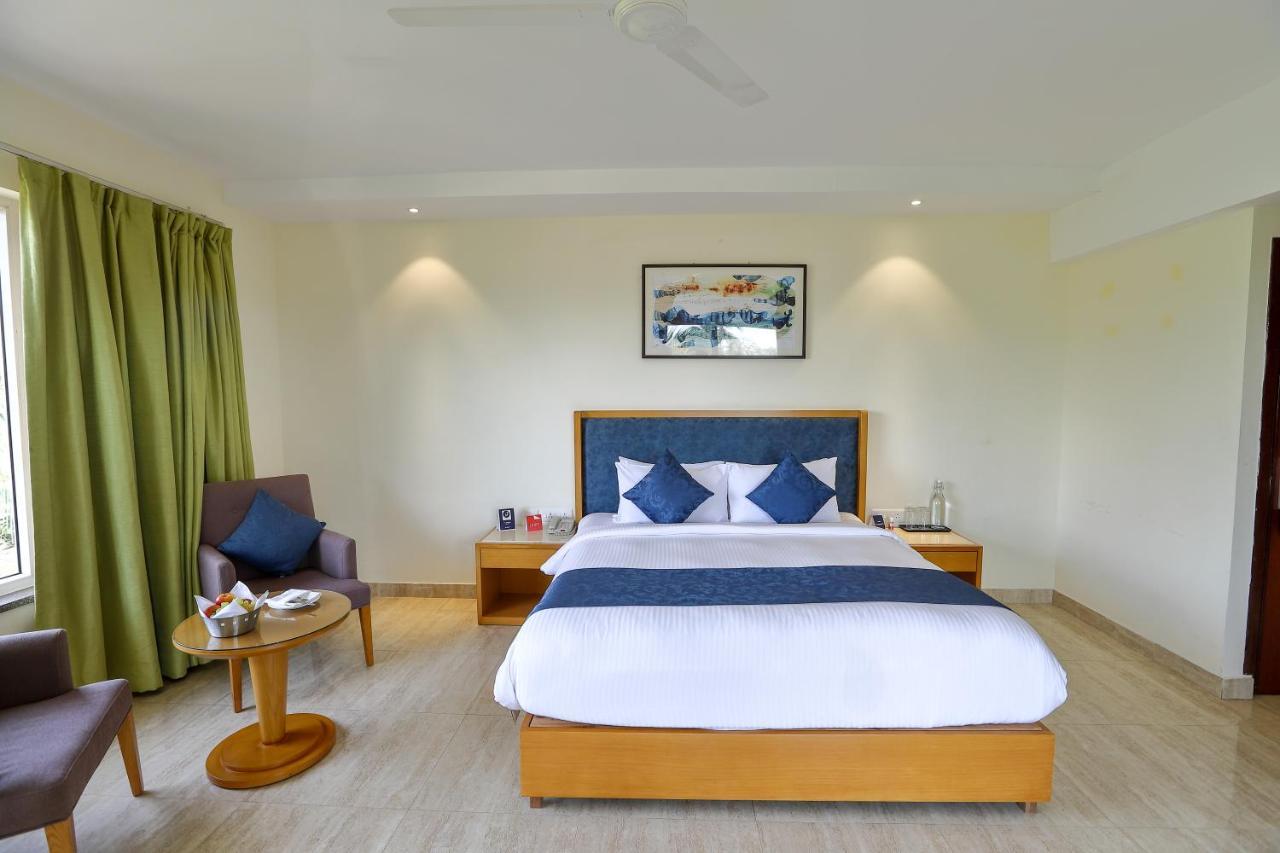 Zip By Spree Hotels Hyde Goa Кандолим Екстериор снимка